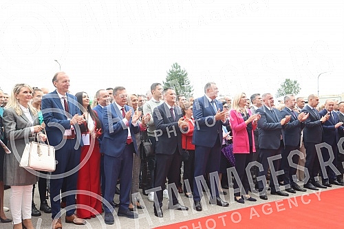 In the University Clinical Center of the Republika Srpska, the Clinic for Cardiac Surgery, located in the South Wing on an area of ââapproximately 1,500 square meters, was officially opened.U Univerzitetskom klinickom centru Republike Srpske sv