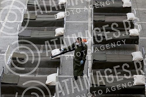Military beds set up in the halls 1 and 4 of the Belgrade Fair for people with milder sympoms of coronavirus.Vojni kreveti postavjeni u halama 1 i 4 Beogradskog sajma za ljude koji imaju blaze simtome korona virusa.