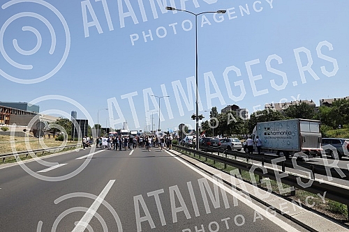 Workers of Kragujevac's Fiat blocked the highway near the Sava Center in Belgrade, as they announced because even after several rounds of negotiations they did not reach a solution with the Government of Serbia and the company on guarantees that ther