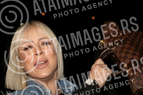 Performance of Sladja Allegro (Sladjana Dragas) held on raft Kartel.Nastup Sladje Allegro na splavu Kartel.