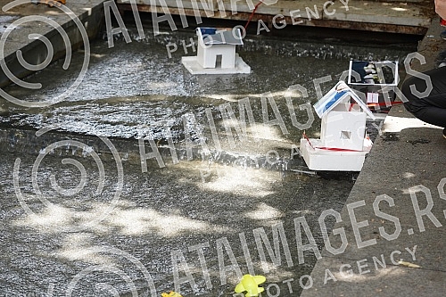 In front of the fountain on Andricev venac, a performance by organizations gathered around the 