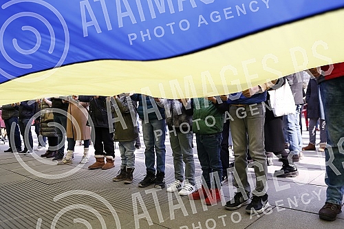 A rally in support of Ukraine and against the dictatorship in Russia and Belarus was held on the Republic Square, organized by an informal group of the Russian, Ukrainian and Belarusian diasporas.Na Trgu Republike odrzan je skup podrske Ukrajini i 