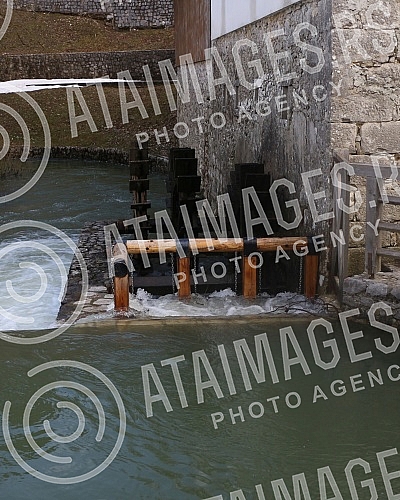 Postojna Cave, the largest exhibition cave in Europe, is located near the town of Postojna.Postojnska jama, najveca izlozbena pecina u Evropi, nalazi se kod grada Postojne.