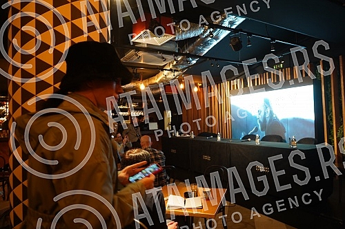 Pop rock band Neverne bebe has announced its new Belgrade concert in Kombank Hall for March 8 - Women's Day at the Jazz Canteen Club Lisbon within that cultural institution. Pop rock band Neverne bebe has announced its new Belgrade concert in Kombank Hall for March 8 - Women's Day at the Jazz Canteen Club Lisbon within that cultural institution.