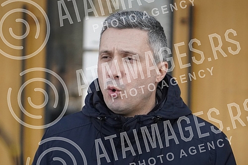 The president of the Serbian movement Dveri, Bosko Obradovic, held a press conference in front of the Second Basic Public Prosecutor's Office, on the occasion of filing criminal charges for theft in a referendum.Predsednik Srpskog pokreta Dveri Bos