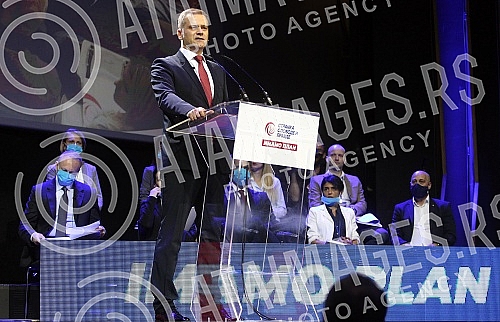 The Assembly of the Party of Freedom and Justice is being held in Kombank Hall.U Kombank dvorani se odrzava Skupstina Stranke slobode i pravde.