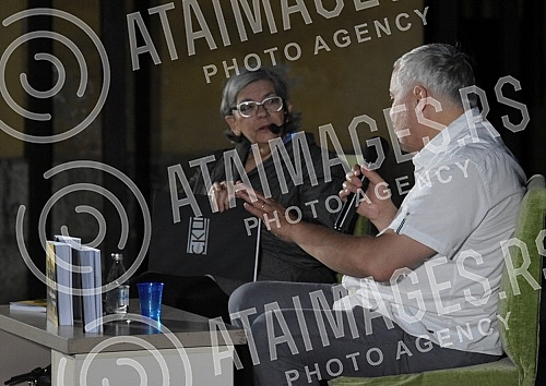 Singer Zoran Predin held a promotion of the book - Mongolian stains in the courtyard of the University and then a songwriting concert.Pevac Zoran Predin odrzao je promociju knjige - Mongolske mrlje u dvoristu Univerziteta a zatim i kantautorski konc