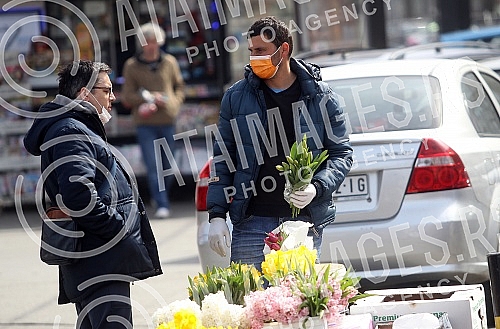 Because of the coronavirus, Belgrade markets operate three days a week on Thursdays, Fridays and Saturdays. Zbog korona virusa pijace u Beogradu rade tri dana nedeljno, cetvrtakom, petakom i subotom.