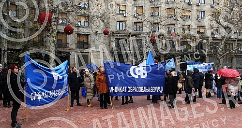The Education Union of Serbia and the Education Workers' Union of Serbia organized a protest.Sindikat obrazovanja Srbije i Sindikat radnika u prosveti Srbije organizovali su protest.