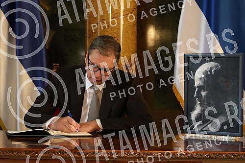 Commemoration of the late Deputy Speaker of the Serbian Parliament Muamer Zukorlic was held in the House of the National Assembly.Komemoracija preminulom potpredsedniku Skupstine Srbije Muameru Zukorlicu odrzana je u Domu Narodne skupstine.