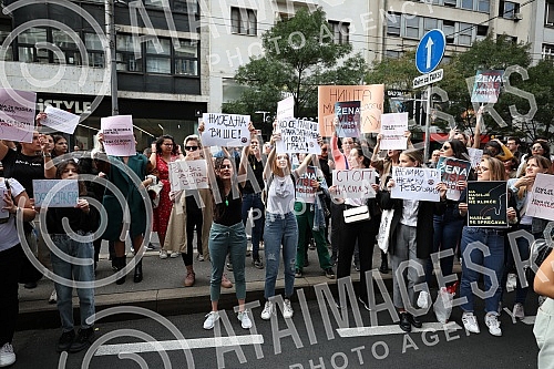 In front of the building where the editorial office of the daily Informer is located, a second protest was held in the organization of Women's Solidarity due to the publication of an interview with serial rapist Igor Milosevic.Ispred zgrade u kojoj
