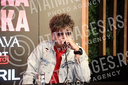 A press conference on the occasion of the announced second concert of the Red Apple group on April 15 in Kombank Hall was held at the Lisbon Club in Kombank Hall.Konferencija za medije povodom najavljenog drugog koncerta grupe Crvena jabuka  15. a