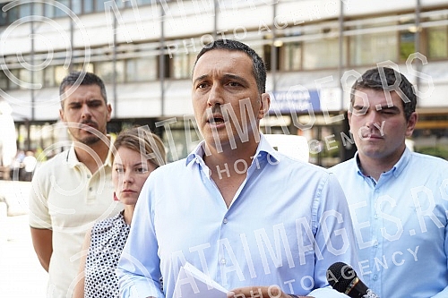 Serbian coalition NADA consisting of New DSS, POKS of Vojislav Mihailovic and 25 citizens' associations, organized a media conference in front of the City Administration, where it sent a request to the city authorities in Belgrade to extend the prote