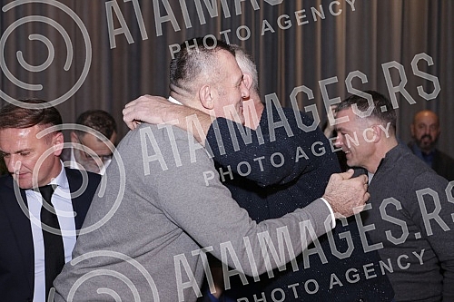 Basketball club Partizan held a New Year's cocktail club where they presented a calendar, but also their own brandy.Kosarkaski klub Partizan odrzao je novogodisnji koktel kluba na kom su predstavili kalendar, ali i sopstvenu rakiju.