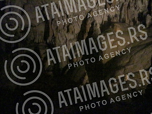 Postojna Cave, the largest exhibition cave in Europe, is located near the town of Postojna.Postojnska jama, najveca izlozbena pecina u Evropi, nalazi se kod grada Postojne.
