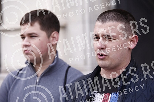 In front of the Rector's building, a press conference was held by the president of the youth movement Dveri Ranko Radovic on the increase in the price of issuing bachelor's and master's degrees.Ispred zgrade Rektorata odrzana je konferencija za no