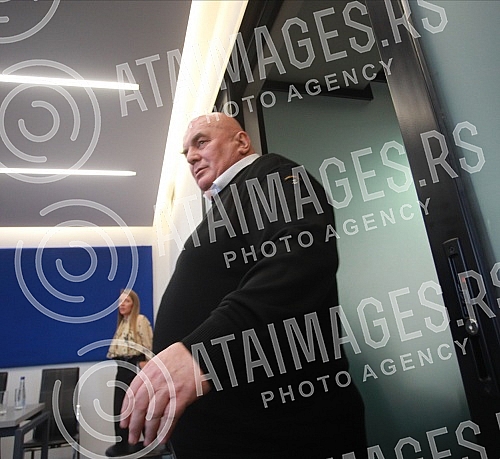 A press conference on the occasion of tasting dried meat from the smokehouse of Dragan Markovic Palma was held in the premises of United Serbia in Belgrade.Konferencija za medije povodom degustacije suvog mesa iz pusnice Dragana Markovica Palme odr