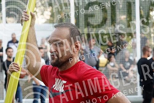 Grand opening of the terrain made of 20,000 recycled sneakers in Block 70.Svecano otvaranje terena napravljenog od 20.000 recikliranih patika u Bloku 70.
