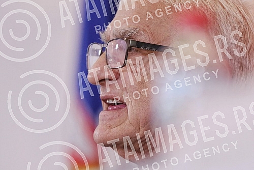 A press conference on the occasion of the civic petition for the pardon of war hero Zvezdan Jovanovic was held at the Media Center.Konferencija za medije povodom gradjanske peticije za pomilovanje ratnog heroja Zvezdana Jovanovica odrzana je u Medi