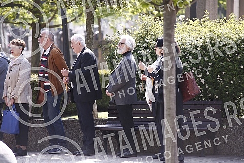 The commemoration on the occasion of the first year since the death of the painter and sculptor Milos Sobajic was held in the Alley of Merited Citizens at the New Cemetery.Pomen povodom prve godine od smrti slikara i vajara Milosa Sobajica odrzan j