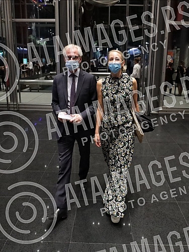 The double, 54th and 55th editions of Bitef, were officially opened tonight at the Yugoslav Drama Theater.Dvostruko, 54. i 55. izdanje Bitefa, svecano je otvoreno veceras u u Jugoslovenskom dramskom pozoristu