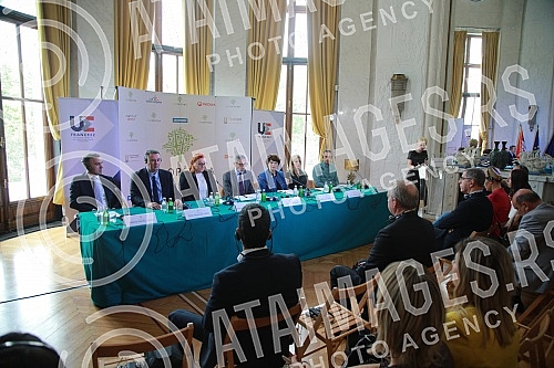 Press conference on the occasion of the first Serbian edition of the competition for sustainable cities of the Eco-Municipality, initiated by the French Embassy in Serbia.Konferencija za medije povodom pprvog srpskog izdanje konkursa za odrzive gra