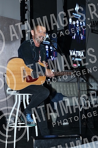 The intimate acoustic concert of the group Vatra was held in BitefArtCafe, and the reason for the same was the new song and upcoming concerts in Belgrade and Novi Sad.Intimni akusticni koncert grupe Vatra odrzan je u BitefArtCafeu,a povod za isti s