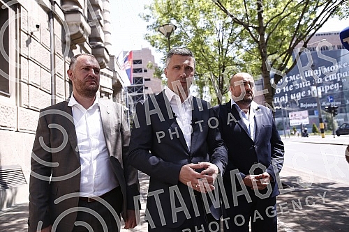 A press conference of the Dveri movement was held in front of the building of the Government of Serbia, with the topic 