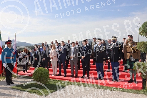 By laying wreaths at the memorial plaque at the site of the improvised airport from which 60 Allied airmen were rescued during 1944 and 1945, the commemoration of the 76th anniversary of Operation Halliard began in Boljanica near Doboj.Polaganjem v