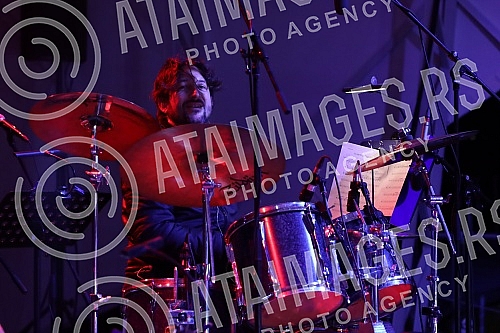 The Rock Opera had the honor of closing the summer season at Ada Ciganlija.
Rock Operi pripala je cast da zatvori letnju sezonu na Adi ciganliji. The Rock Opera had the honor of closing the summer season at Ada Ciganlija.
Rock Operi pripala je cast da zatvori letnju sezonu na Adi ciganliji.