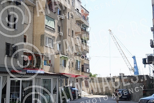 Durees - town and port on the Adriatic coast.
Drac - grad i luka na obali Jadranskog mora. P Durees - town and port on the Adriatic coast.
Drac - grad i luka na obali Jadranskog mora. P