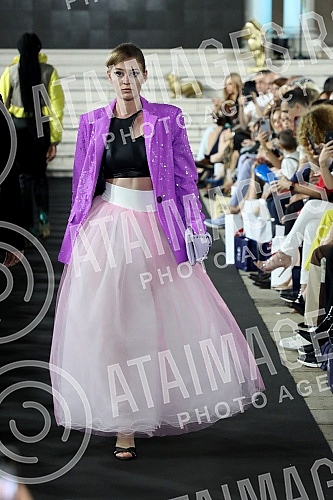 As part of the 64th International Fair of Technology and Technical Achievements at the Belgrade Fair, in Hall 3 at the PR-DC stand (Pink Research & Development Center), DJ Zex played music at the After Work Matinee.U okviru 64. Medjunarodnog sajma 