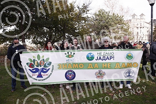 The informal environmental movement Eko straza held a rally in Bristol Park called the Counting Protest.
Neformalni ekoloski pokret Eko straza odrzao je u parku Bristol skup pod nazivom Protest prebrojavanja. The informal environmental movement Eko straza held a rally in Bristol Park called the Counting Protest.
Neformalni ekoloski pokret Eko straza odrzao je u parku Bristol skup pod nazivom Protest prebrojavanja.