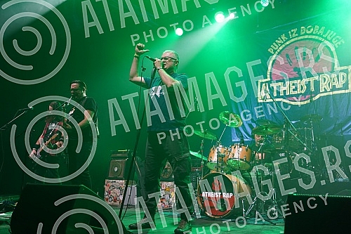 One of the most popular bands in the region, Hladno pivo, organized by the Long Play agency, held a big Belgrade concert in the Belekspo Center, as part of a series of performances before, as they announce, a long concert break.Jedan od najpopularn