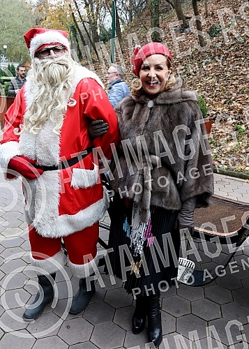 Ana Bekuta with the media before the second concert, on December 29th at the Sava Center and on the occasion of the announcement of her appearance at Topciderac restaurant for the New Year.
na Bekuta sa medijama pred drugi koncert, 29. decembra u Sav Ana Bekuta with the media before the second concert, on December 29th at the Sava Center and on the occasion of the announcement of her appearance at Topciderac restaurant for the New Year.
na Bekuta sa medijama pred drugi koncert, 29. decembra u Sav