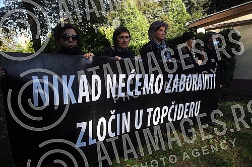 Women in black on the occasion of the 17th anniversary of the murder of soldiers Drazen Milovanovic and Dragan Jakovljevic organized a commemorative gathering in black and silent in front of the Karas barracks in Topcider.Zene u crnom povodom 17. g