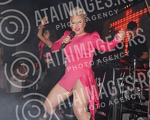 Performance of Indira Levak (Indira ex Colonia) held in raft Port.Nastup Indire Levak na splavu Port.