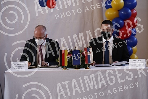  Serbian First Deputy Prime Minister and Minister of Education, Science and Technological Development Branko Ruzic and German Ambassador to Serbia Thomas Schieb visited the German school and signed an agreement on cooperation between the two governme