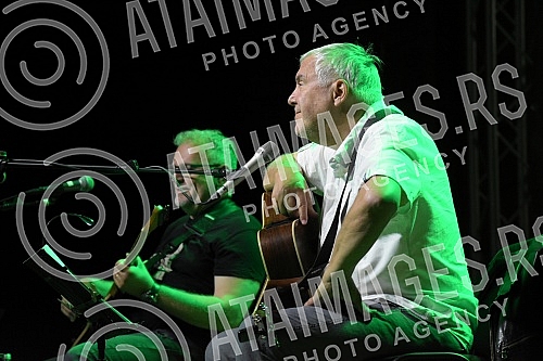 Singer Zoran Predin held a promotion of the book - Mongolian stains in the courtyard of the University and then a songwriting concert.Pevac Zoran Predin odrzao je promociju knjige - Mongolske mrlje u dvoristu Univerziteta a zatim i kantautorski konc