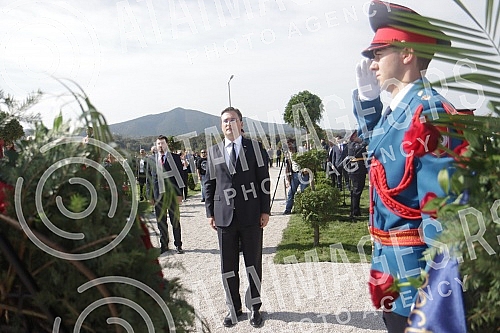 By laying wreaths at the memorial plaque at the site of the improvised airport from which 60 Allied airmen were rescued during 1944 and 1945, the commemoration of the 76th anniversary of Operation Halliard began in Boljanica near Doboj.Polaganjem v