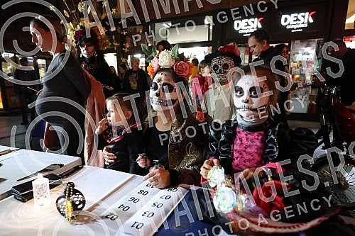 The Embassy of Mexico in Serbia and the Cervantes Institute in Belgrade mark the famous Mexican holiday Day of the Dead with a big celebration and presentation of the traditional altar of the dead.Ambasada Meksika u Srbiji i Institut Servantes u Be