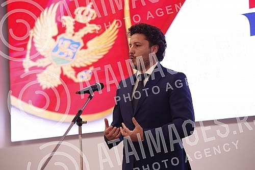 The Prime Minister of Montenegro, Dritan Abazovic, talked with the President of the Serbian Chamber of Commerce, Marko Cadez, and representatives of the Serbian business community about improving economic cooperation between the two countries and str