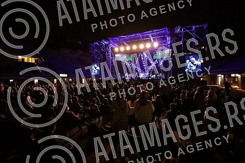 Massimo Savic performed for the first time on the cult scene of Tasmajdan.Massimo Savic je prvi put nastupio na kultnoj sceni Tasmajdana.