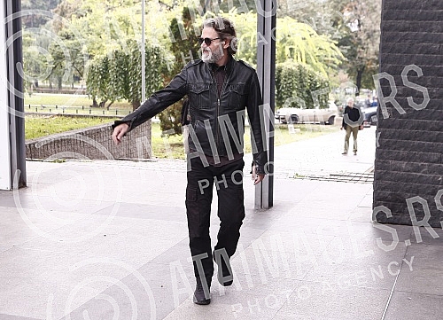 The commemoration of Branko Cvejic, in agreement with the family, was held in the Yugoslav Drama Theatre.
Komemoracija Branku Cvejicu, u dogovoru sa porodicom, odrzana je u u Jugoslovenskom dramskom pozoristu. The commemoration of Branko Cvejic, in agreement with the family, was held in the Yugoslav Drama Theatre.
Komemoracija Branku Cvejicu, u dogovoru sa porodicom, odrzana je u u Jugoslovenskom dramskom pozoristu.