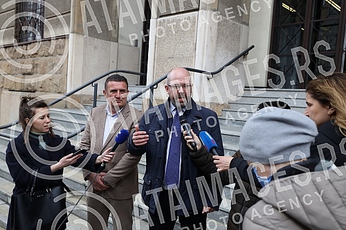 The Ajmo ljudi coalition organized a press conference in front of the Administrative Court on the occasion of the violation of the law by the GIK, which did not decide on the complaints within the legal deadline.Koalicija Ajmo ljudi je organizovala