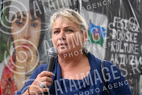 Pocetak jednodnevnog festivala romske kulture i aktivizma setnjom od zgrade Vlade Srbije do Mikser Hausa pod nazivom 