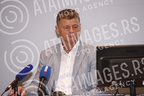 A press conference was held at the Life Design Hotel, organized by Milos Plantaric, a Slovenian citizen who claims that the hotel was physically occupied by a group of Veljko Belivuk and Marko Miljkovic. U hotelu Life Design odrzana je konferencija