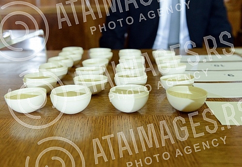 The draw was held which specifies the number of the candidates for election to the President of the Republic of Serbia.Odrzan zreb kojim se utvrdjuje redni broj kandidata na izborima za predsednika Republike Srbije.