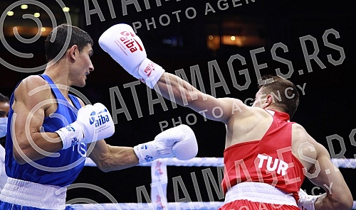 2021 Olympic Boxing World Championships - Stark Arena. Round 32, Light Welterweight (63.5kg), Kerem Oezmen (Turkey) (RED) vs Pavel Fedorov (Serbia).Svetsko prvenstvo u olimpijskom boksu 2021 - Stark arena.