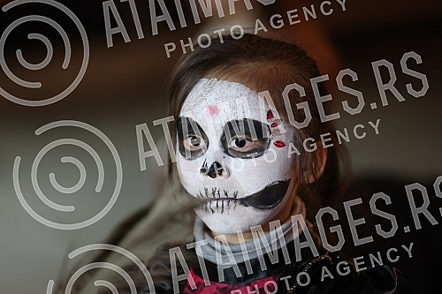 The Embassy of Mexico in Serbia and the Cervantes Institute in Belgrade mark the famous Mexican holiday Day of the Dead with a big celebration and presentation of the traditional altar of the dead.Ambasada Meksika u Srbiji i Institut Servantes u Be